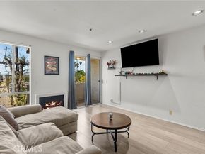 19350 Sherman Way 204, Reseda (los Angeles) CA 91335