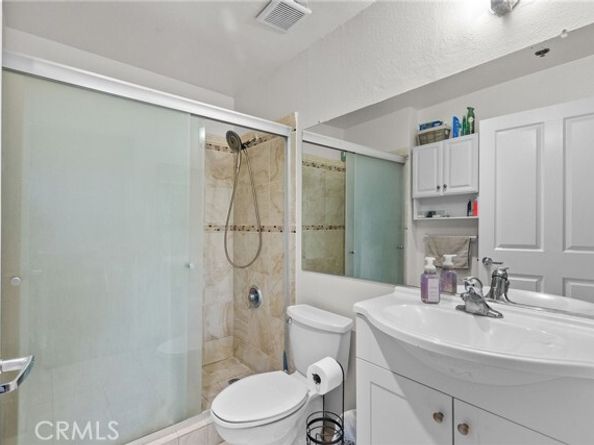 19350 Sherman Way 204, Reseda (los Angeles) CA 91335