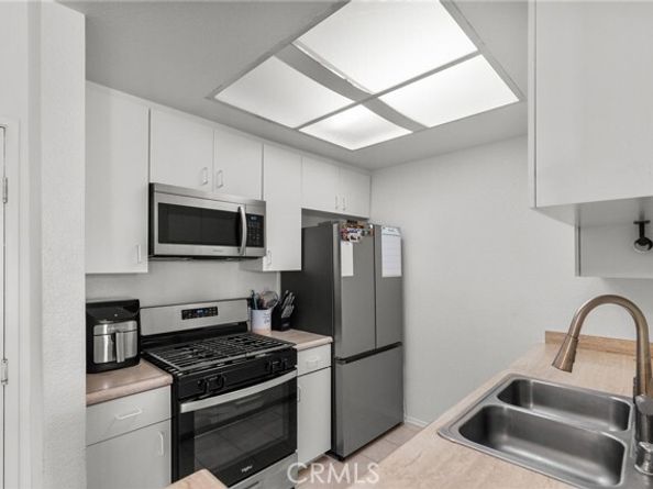 19350 Sherman Way 204, Reseda (los Angeles) CA 91335