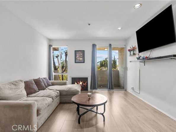 19350 Sherman Way 204, Reseda (los Angeles) CA 91335