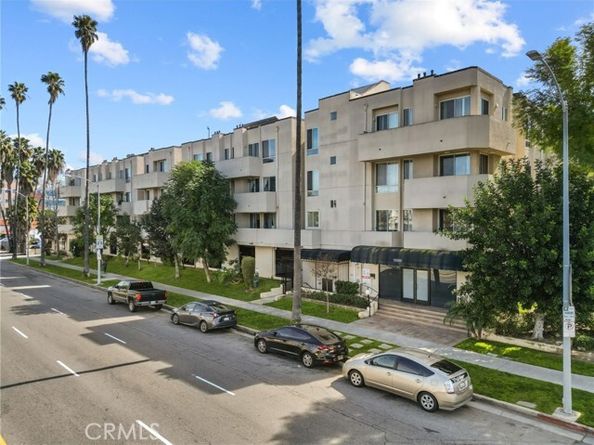 19350 Sherman Way 204, Reseda (los Angeles) CA 91335