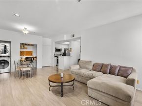 19350 Sherman Way 204, Reseda (los Angeles) CA 91335