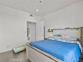 19350 Sherman Way 204, Reseda (los Angeles) CA 91335