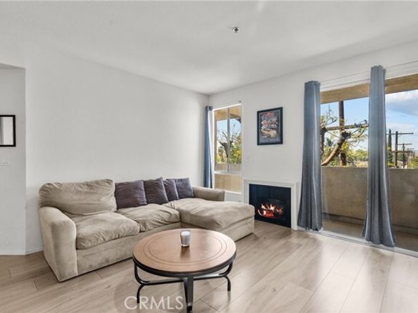 19350 Sherman Way 204, Reseda (los Angeles) CA 91335