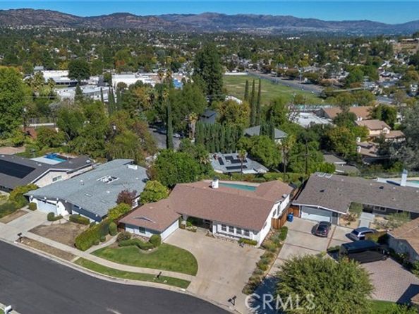 23717 Crosson Drive, Woodland Hills (los Angeles) CA 91367