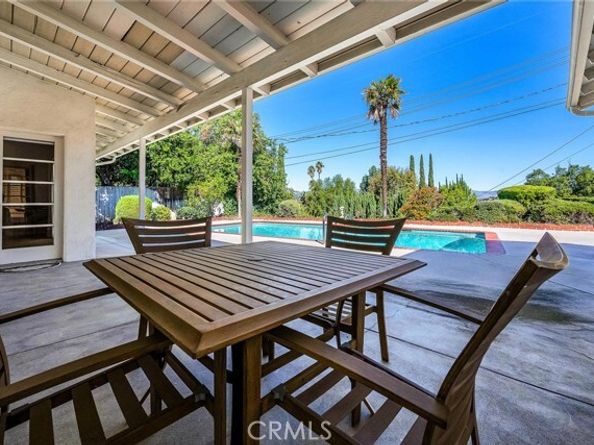 23717 Crosson Drive, Woodland Hills (los Angeles) CA 91367