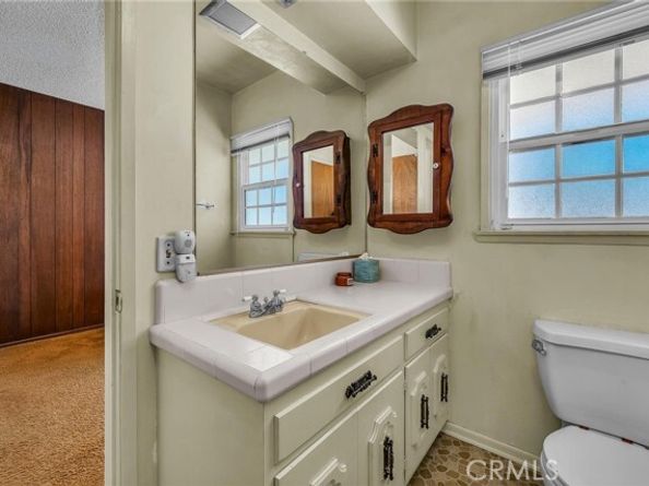 23717 Crosson Drive, Woodland Hills (los Angeles) CA 91367