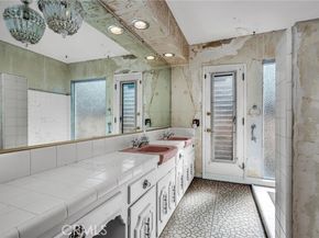 23717 Crosson Drive, Woodland Hills (los Angeles) CA 91367