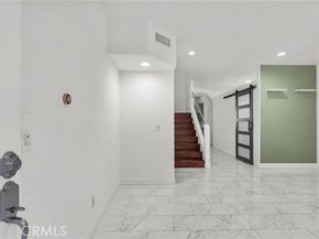 18347 Saticoy Street 24, Reseda (los Angeles) CA 91335