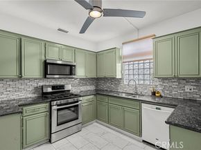 18347 Saticoy Street 24, Reseda (los Angeles) CA 91335