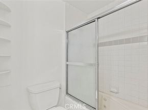 18347 Saticoy Street 24, Reseda (los Angeles) CA 91335