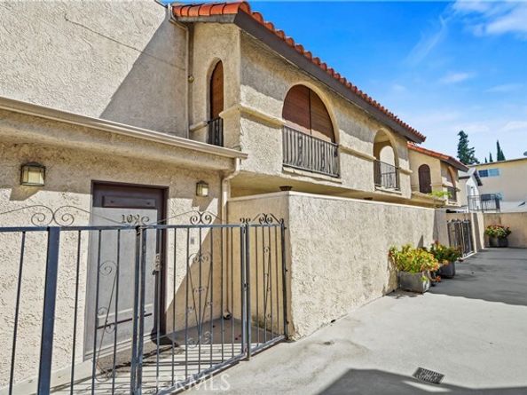 6332 Fulton 109, Los Angeles CA 91401