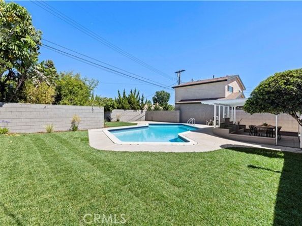 9712 Saloma Avenue, North Hills (los Angeles) CA 91343