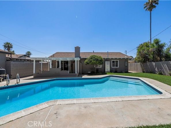 9712 Saloma Avenue, North Hills (los Angeles) CA 91343