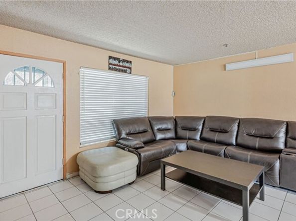 8828 Burnet Avenue 9, North Hills (los Angeles) CA 91343