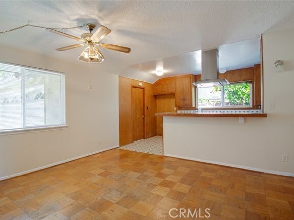22214 Marlin Place, Canoga Park (los Angeles) CA 91303