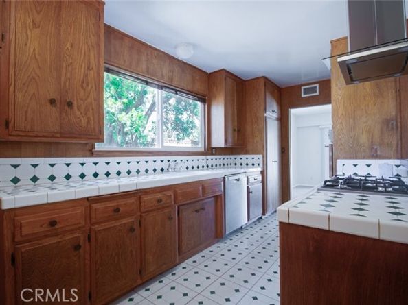 22214 Marlin Place, Canoga Park (los Angeles) CA 91303