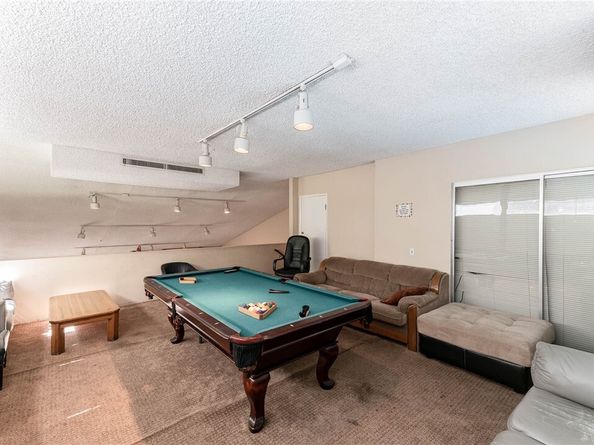 18411 Hatteras Street 122, Tarzana (los Angeles) CA 91356