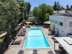 18411 Hatteras Street 122, Tarzana (los Angeles) CA 91356