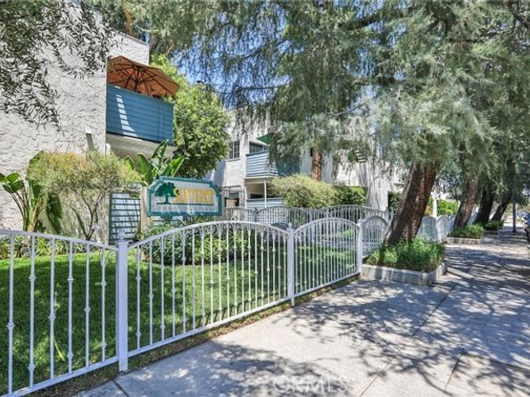 18411 Hatteras Street 122, Tarzana (los Angeles) CA 91356