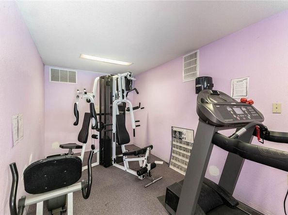18411 Hatteras Street 122, Tarzana (los Angeles) CA 91356