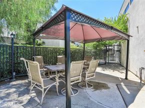 18411 Hatteras Street 122, Tarzana (los Angeles) CA 91356