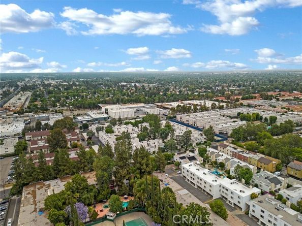 18411 Hatteras Street 122, Tarzana (los Angeles) CA 91356
