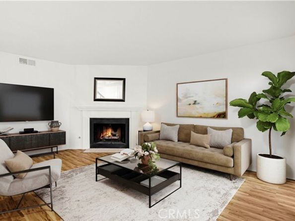 18411 Hatteras Street 122, Tarzana (los Angeles) CA 91356