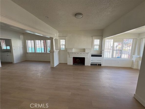 1030 W 88th Street, Los Angeles CA 90044