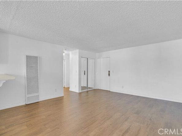 18530 Hatteras Street 209, Tarzana (los Angeles) CA 91356