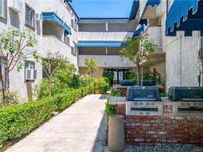18530 Hatteras Street 209, Tarzana (los Angeles) CA 91356