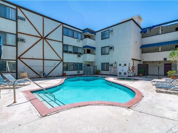 18530 Hatteras Street 209, Tarzana (los Angeles) CA 91356