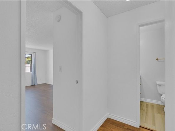 18530 Hatteras Street 209, Tarzana (los Angeles) CA 91356