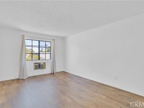 18530 Hatteras Street 209, Tarzana (los Angeles) CA 91356