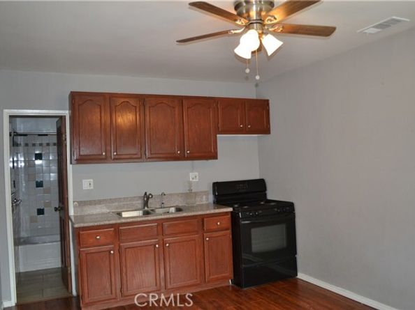 11068 Penrose, Sun Valley (los Angeles) CA 91352