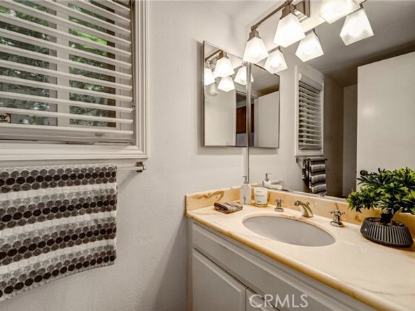 11100 Acama Street 16, Studio City (los Angeles) CA 91602
