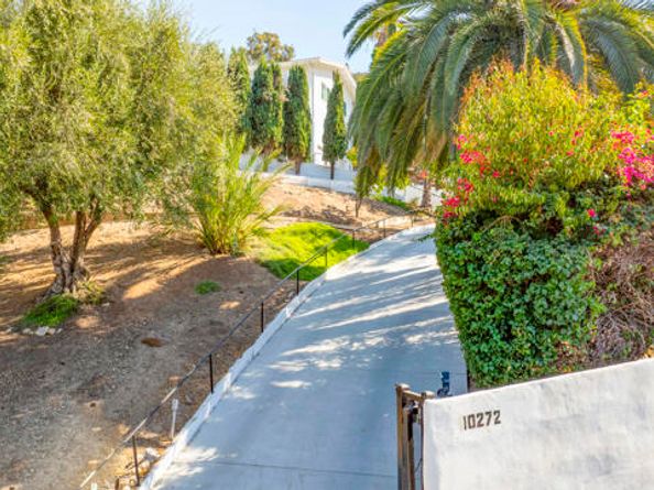 10272 Willow Springs Lane, Sunland (los Angeles) CA 91040