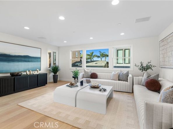 105 Surfside Avenue, Surfside (seal Beach) CA 90743
