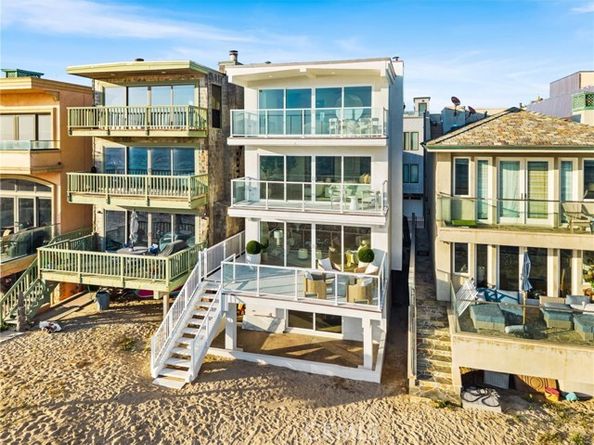 105 Surfside Avenue, Surfside (seal Beach) CA 90743