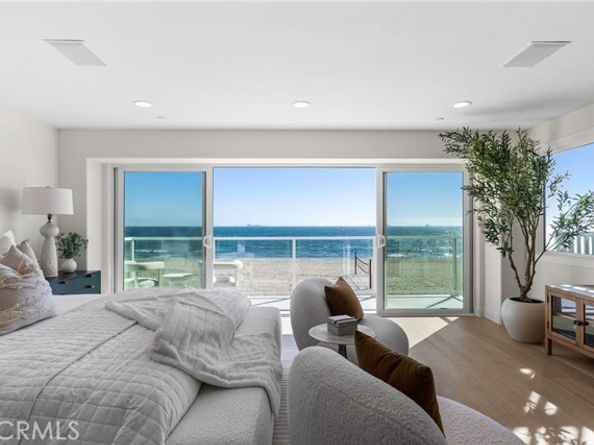 105 Surfside Avenue, Surfside (seal Beach) CA 90743