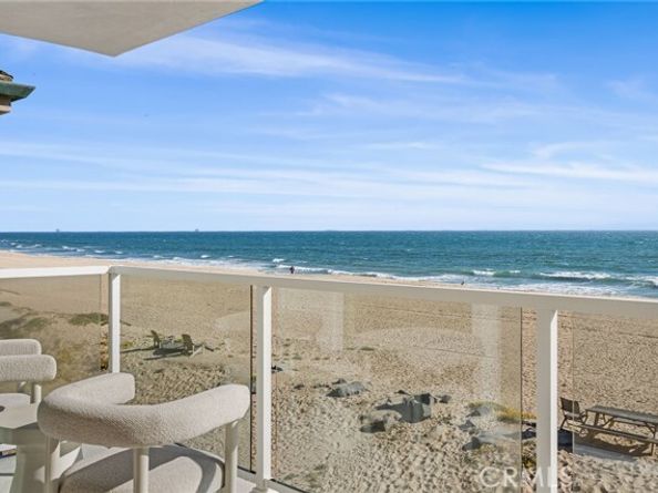 105 Surfside Avenue, Surfside (seal Beach) CA 90743