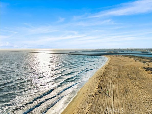 105 Surfside Avenue, Surfside (seal Beach) CA 90743