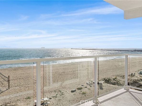 105 Surfside Avenue, Surfside (seal Beach) CA 90743