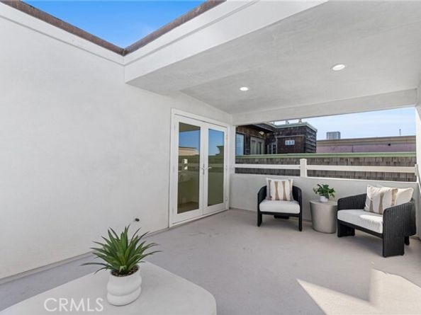 105 Surfside Avenue, Surfside (seal Beach) CA 90743