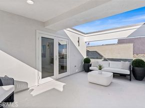 105 Surfside Avenue, Surfside (seal Beach) CA 90743