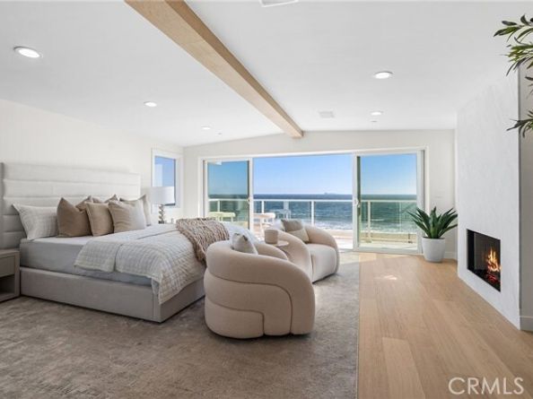 105 Surfside Avenue, Surfside (seal Beach) CA 90743
