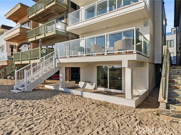 105 Surfside Avenue, Surfside (seal Beach) CA 90743