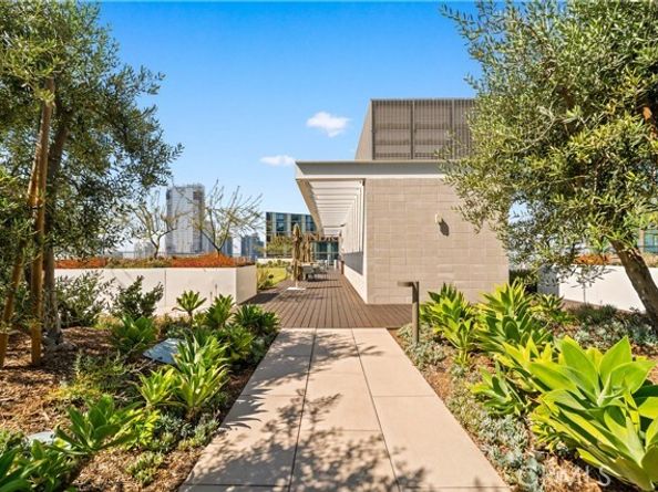 877 Francisco Street 2503, Los Angeles CA 90017