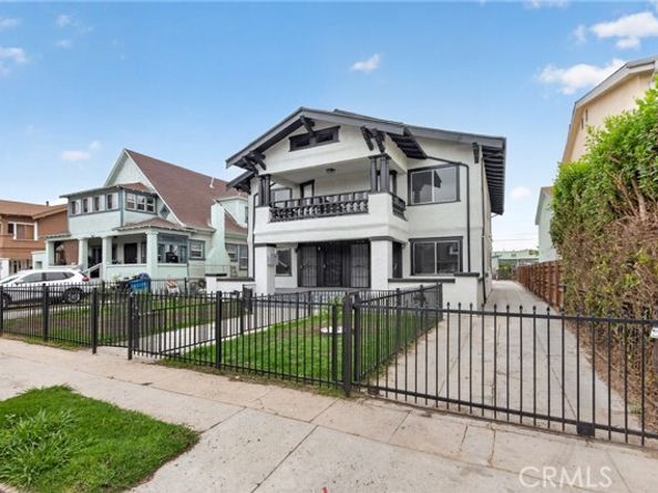 611 W 46th, Los Angeles CA 90037