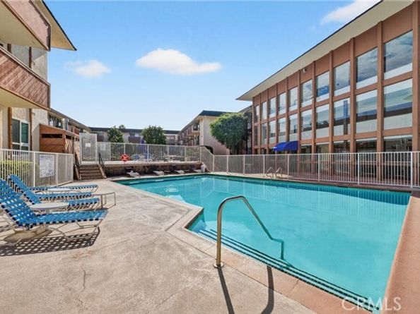 5585 N Pacific Coast Highway, Long Beach CA 90804